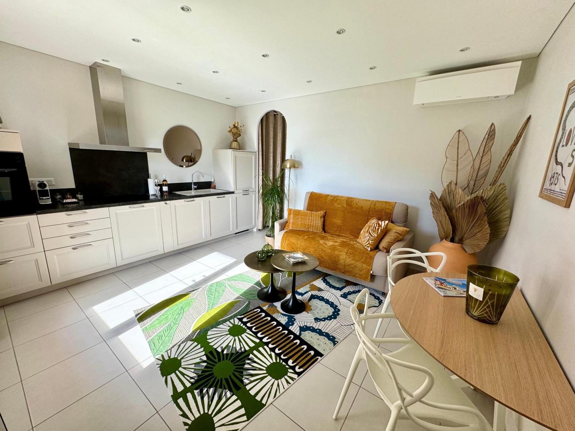 Confortable T2 Vue Mer Avec Terrasse Amenagee Et Parking Prive, Plage Et Port A Pied Санари-сюр-Мер Экстерьер фото