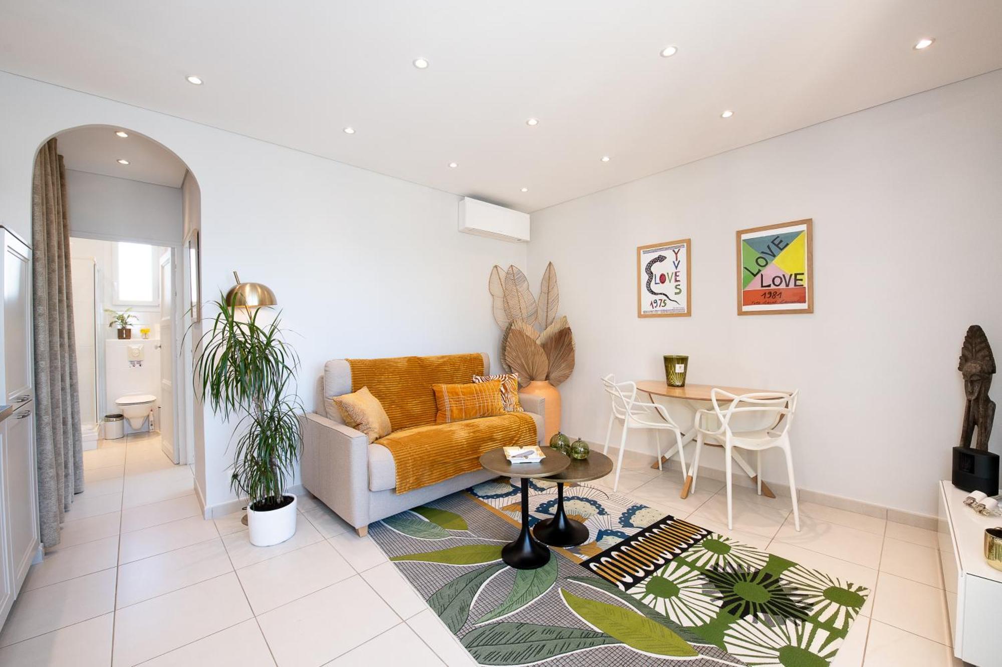 Confortable T2 Vue Mer Avec Terrasse Amenagee Et Parking Prive, Plage Et Port A Pied Санари-сюр-Мер Экстерьер фото